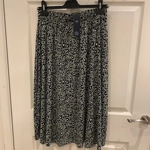 BNWT M&S Midi Skirt, Animal Print, Viscose, Khaki Mix , Size 10, L 30”. - Picture 1 of 12