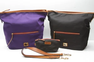 S/2 Dooney & Bourke Wayfarer Nylon Hobo Bags mit (1) Schultergurt & Münzbeutel - Bild 1 von 24