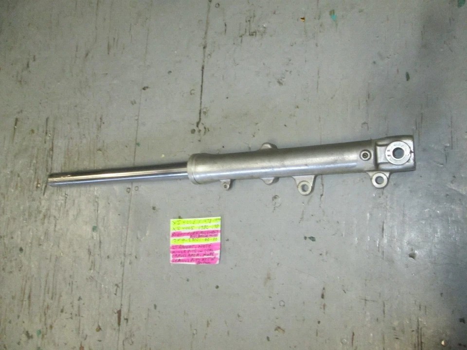 HORQUILLA DELANTERA DERECHA YAMAHA XS400E/F 1978-79 / XS400S 1980 - 1981 39F-23101-00-00 Foto 1 de 4