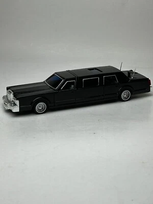 Majorette 1:32 Scale No.3045 Diecast Lincoln Limousine, Black - Image 1 of 4