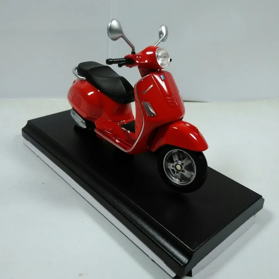 Diecast Custom Motor Vespa GTS 125 Miniatur Welly Red Skala 1:18 For Gift Sale - Image 1 of 4
