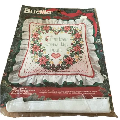 Almohada Bucilla Estampada 83132 Corazón y Acebo Navidad Calienta el Corazón Nueva Sellada Foto 1 de 2