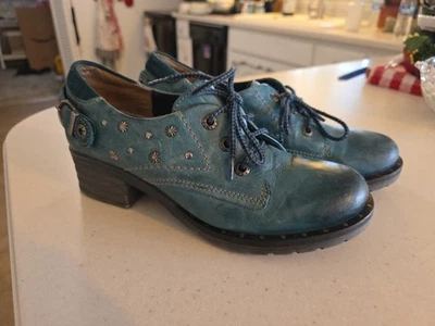 Zapato Dromedaris Kenna talla 39, EE. UU. 8,5 cuero verde azulado Oxford con hebilla tachonada Foto 1 de 4