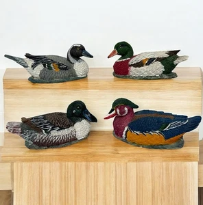 LOTE DE 4 estatuillas de pato de resina mallarda K’s Collection Wildlife Lodge cabaña 5" - Imagen 1 de 11