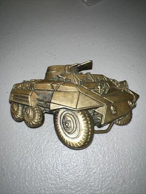 Fivela de cinto tanque vintage latão M8 Greyhound 6 rodas 1979 por Baron ótima forma - Imagem 1 de 4