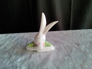 Dekofigur/Osterhase/Grün/weiß/Kopf auf Arme liegend/neu - Bild 1 von 5