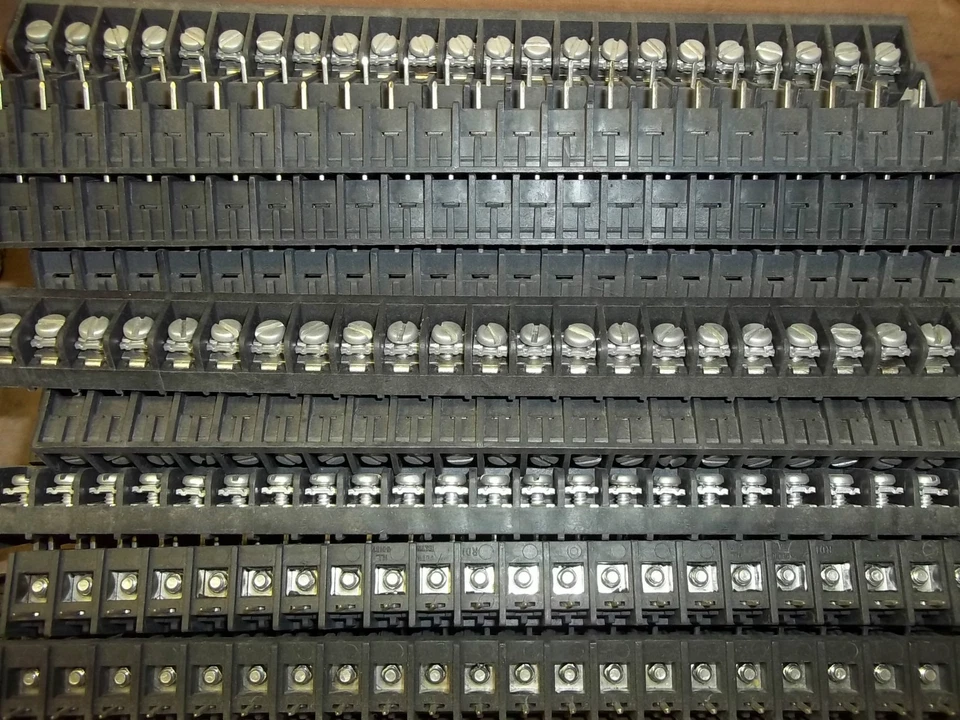 RDI 6PCV-23 Terminal Block Single Stick New Old Stock FREE SHIPPING - Image 1 of 1