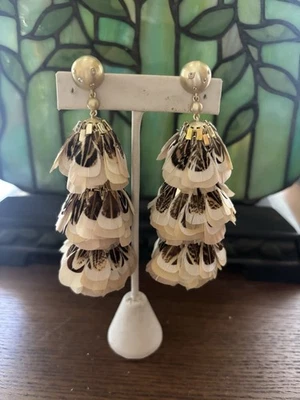 KENDRA SCOTT - LENNI TIERED FEATHER FASHION EARRINGS - GOLD- POST - Image 1 of 4