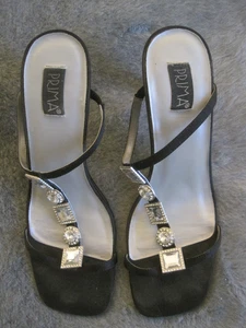 PRIMA ROYALE TACONES NEGROS SATINADOS CON DETALLE DE ESTRÁS 9 $79.00 - Imagen 1 de 6