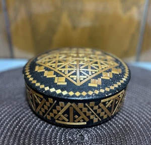VINTAGE HANDPAINTED &INLAID WOOD ROUND TRINKET BOX BLACK & GOLD ORNATE DESIGN 5” - Picture 1 of 5