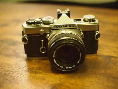 Vintage Olympus OM-1 SLR Film Camera Working  w/ Zuiko 50mm F/1.8 Lens - Image 1 of 4