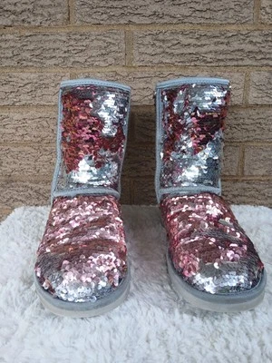 Botas UGG Classic 1094982 para mujer reversibles lentejuelas rosa brillante y plata talla 8” Foto 1 de 4