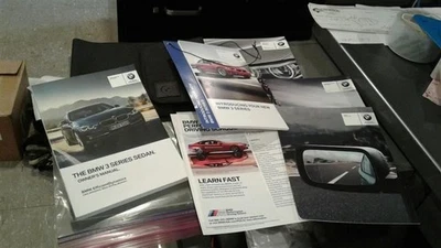 BMW 320I 2016 manual del propietario con estuche Foto 1 de 4