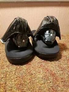 Star Wars Darth Vader Hausschuhe schwarz Slipper Jugend L oder Erwachsene SM neu mit Etikett  - Bild 1 von 5