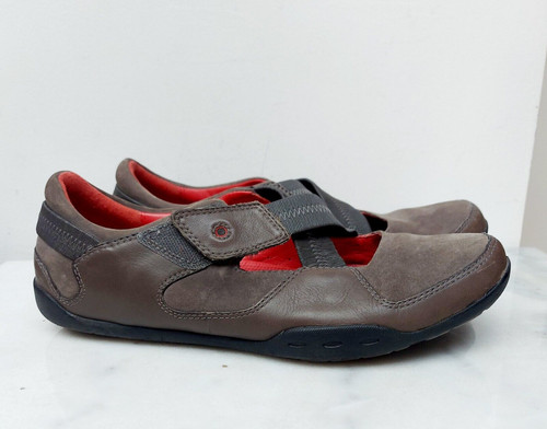 Ballerine comfort Clarks taglia UK 6 7 D Emery Jazz marrone pelle impugnatura con gancio e passante