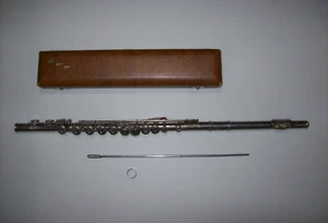 Vintage WT ARMSTRONG Flute #23405, Silverplate, with hard case - Picture 1 of 24