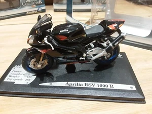 moto aprilla R SV 1000 R solido 1/18 noir boite écornée - Foto 1 di 2
