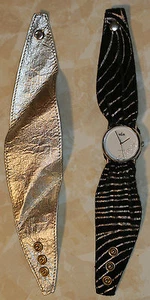 WAM WATCH BLACK & GOLD/SILVER BANDS W/BATTERY - Picture 1 of 5
