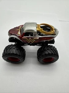 WONDER WOMAN Spin Master Monster Jam Truck 1/64 DC COMICS HEROS - Picture 1 of 6