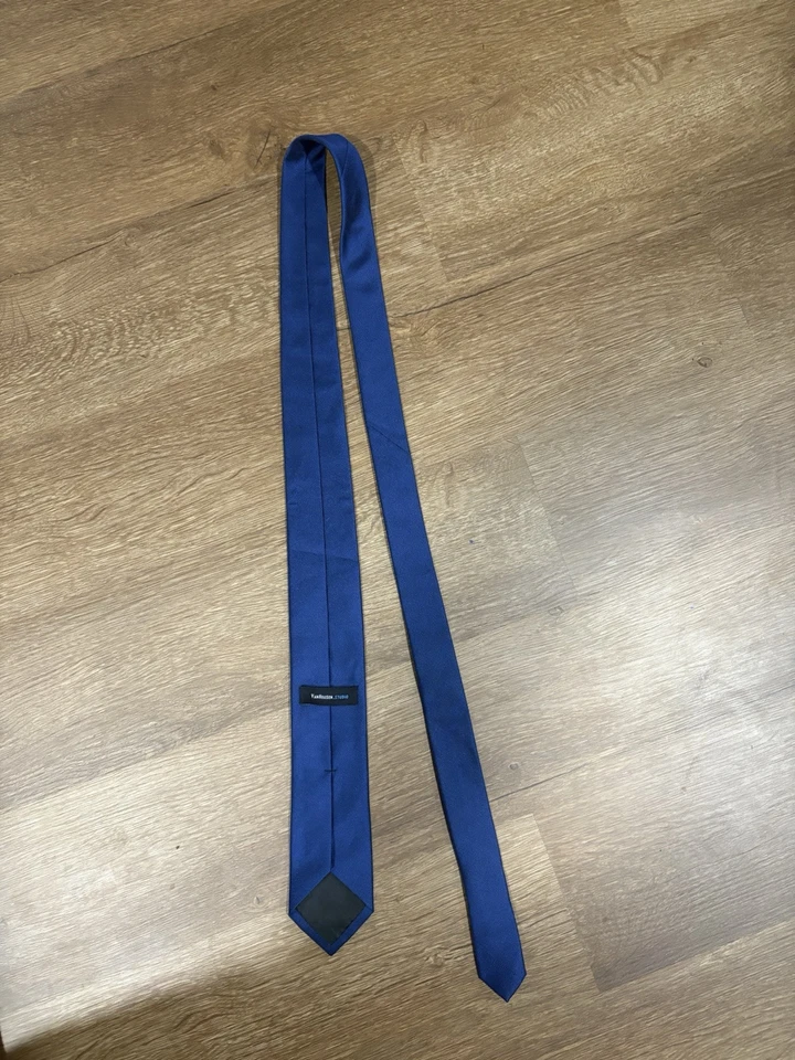 Van Heusen 蓝色 100% 聚酯纤维男式领带中国制造 — 第 1/3 张图片