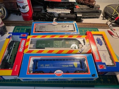 Lote de 5 vagões de carga canadenses HO BCR Boxcar & Cabooser, CN Reefe, tremonha ALPX - Imagem 1 de 4