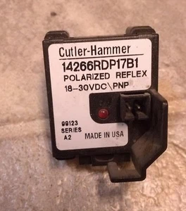 Cutler Hammer 14266RDP17B1 Polarized Reflex Sensors 18-30VDC Series A - QTY 40 - Afbeelding 1 van 3