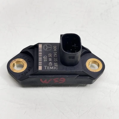 2006 - 2011 MERCEDES CL S550 ВЕРТИКАЛЬНЫЙ ДАТЧИК УСКОРЕНИЯ ПОДВЕСКИ 0045423518 - Изображение 1 из 4