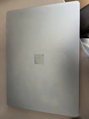 Portátil Microsoft Surface, 3 táctiles Intel i5, Intel HD Graphics 620, 1. 6 GHz Foto 1 de 3