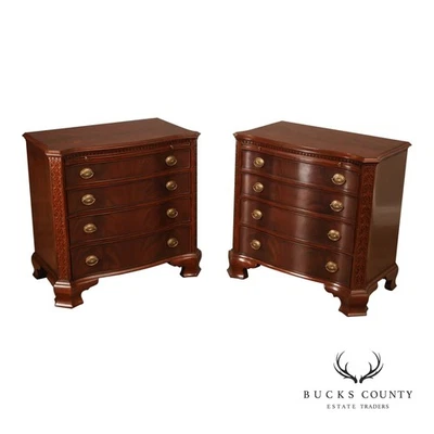Par de cofres de soltero de mandolina tallados en caoba estilo georgiano Maitland Smith Foto 1 de 4