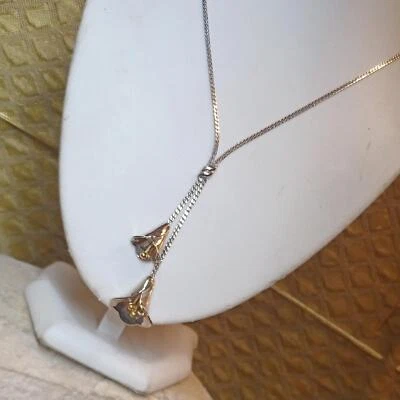 Collar vintage delicado de plata Avon con detalles florales Foto 1 de 4