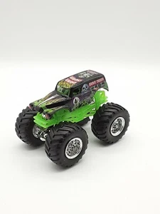 Hot Wheels Monster Jam Monster Truck Grave Digger 4x Champion 1:64_ S ONE FOUR - Picture 1 of 6