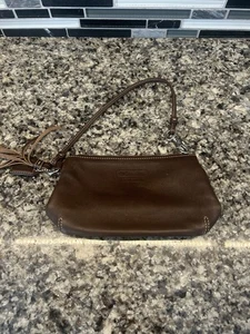 Borsa telefono Coach Legacy pochette zip polso pelle marrone nappa bianca cuciture - Foto 1 di 7