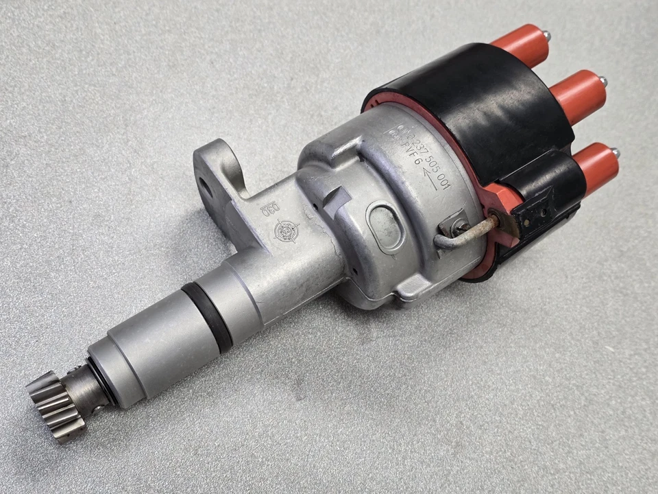 BONITO MONTAJE DISTRIBUIDOR BOSCH PORSCHE 911 CARRERA 965 TURBO PVF6 ORIGINAL USADO Foto 1 de 4