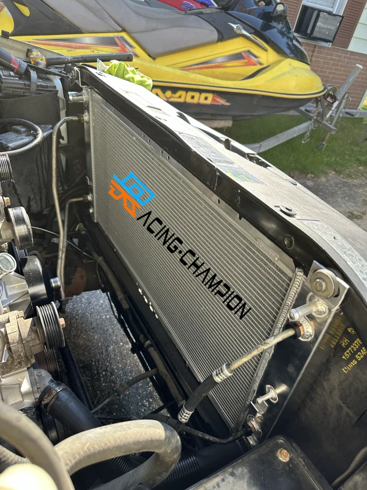 3-Row Radiator For 1999-2014 Chevy Silverado Suburban Tahoe GMC Yukon 1500 2500 Foto 1 de 4