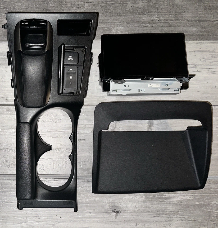 GPS NAVEGACIÓN PANTALLA Y MANDO Y MOLDURA Lexus CT 200h Hatchback 2015 Foto 1 de 4