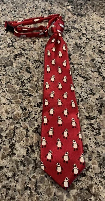 Галстук The Childrens Place красный с пингвинами для мальчика размер от 24 М до 4 Т регулируемый б/у в отличном состоянии - Изображение 1 из 3