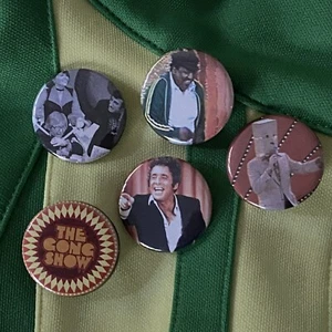 Paquete de 5 botones de espectáculo The Gong Gene the Dancing Machine Chuck Barris - Imagen 1 de 2