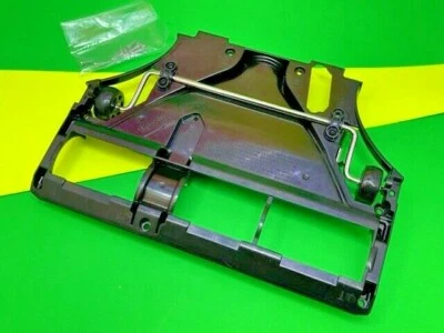 1608842 Conjunto de placa inferior/suela con carro y tornillos Borrador de pelo para mascotas Bissell 1650 Foto 1 de 3