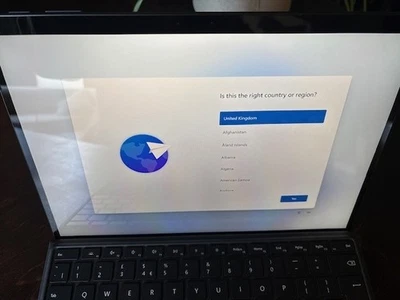 Microsoft Surface Pro 9 13" 256GB SSD, Intel Core i5 12th Gen, 8GB, - Image 1 of 4