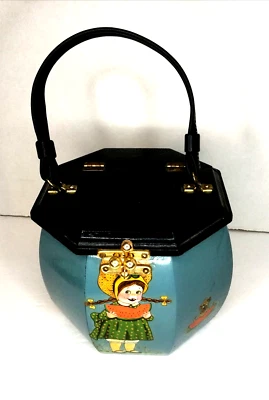 Bolso de mano vintage de madera pintado con niñas en grandes gorros Foto 1 de 4