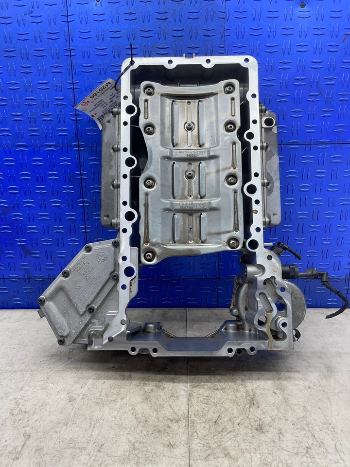 BMW 750I 2016-2019 cárter de aceite superior del motor de 4,4 L 11138643432 OEM Foto 1 de 4