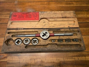 Juego de grifos y troqueles artesanales vintage (#5493) con estuche de madera - incompleto - Imagen 1 de 7