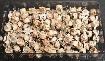 Lote de 180 g de 119 capacitores variáveis de acabamento cerâmico NOS sortidos 15-60 10-60 ST - Imagem 1 de 4