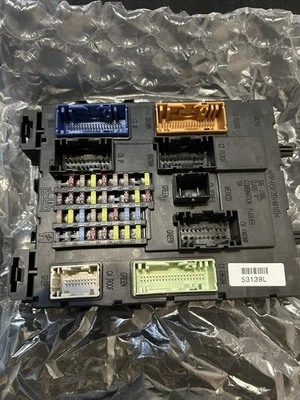 Caja de fusibles Ford C Max Hybrid 2013-2014 Foto 1 de 2