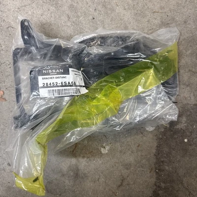 Genuine Infiniti Bracket-Distance Sensor 284526SA6A - Image 1 of 2