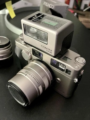 Contax G2  Rangefinder 35mm Film Camera, 45mm f/2, 90mm f/2.8 Lens, TLA200 Flash - Image 1 of 4