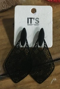it’s Sense Black Hanging Earring - Picture 1 of 3