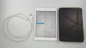 Apple iPad Mini 1st Gen with WiFi 16GB White & Silver - iOS 9.3.5 + ACESSORIES! - Picture 1 of 12