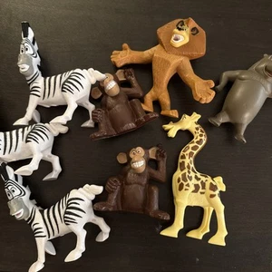 8 Madagascar Halley Meal Toys 2008 - Picture 1 of 7