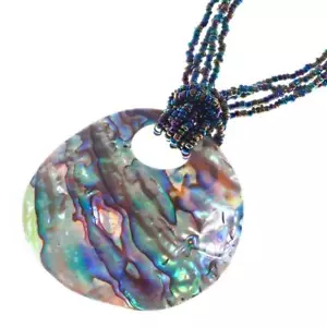 "Collar de cuentas de vidrio pavo real iridiscente con cáscara de abulón Paua de Nueva Zelanda, 2 5/8" - Imagen 1 de 3